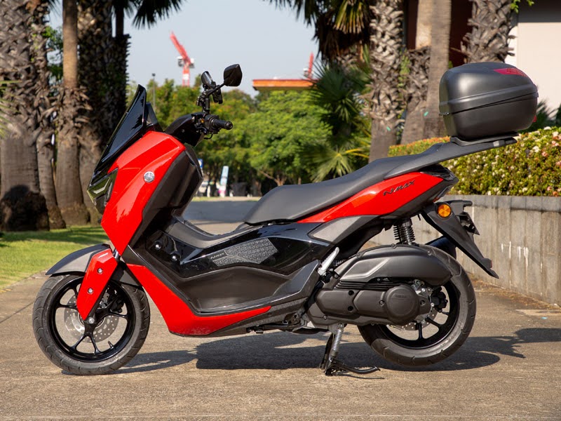 Fully-customized-All-New-Yamaha-NMAX-2025-accessories-included_12