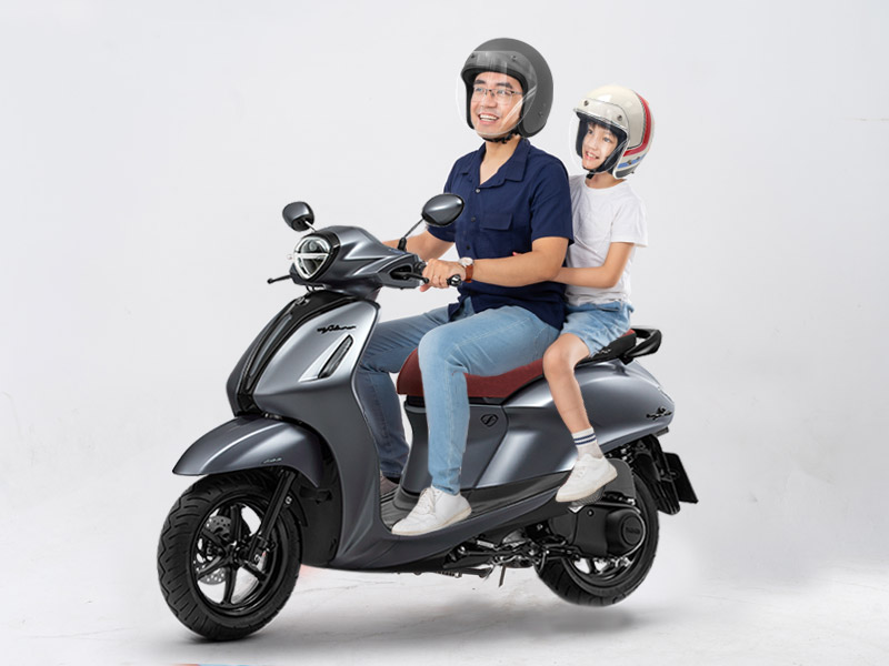 How-to-prepare-Child-sitting-on-the-back-of-a-motorcycle_2