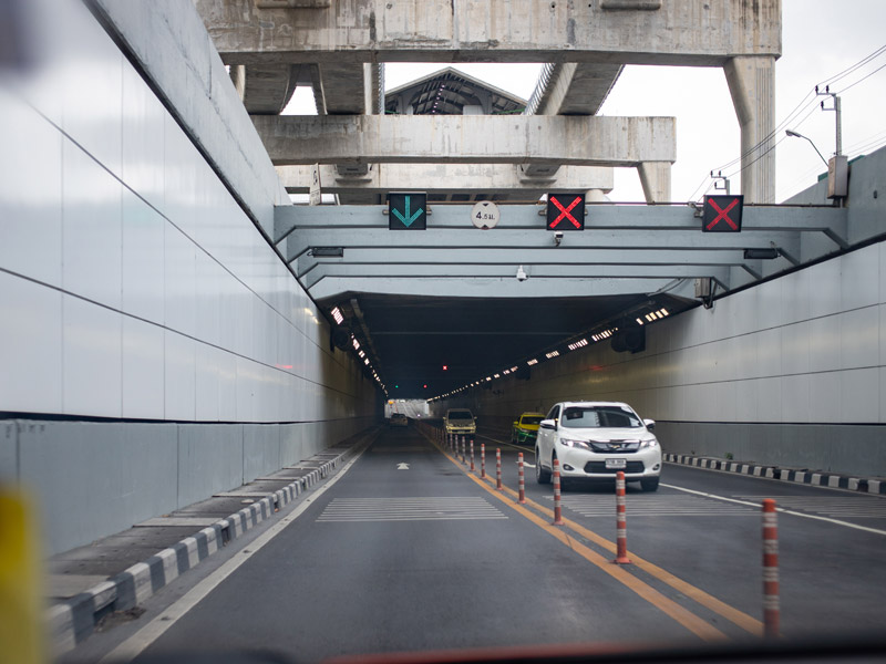 Motorcycles-are-prohibited-from-going-onto-the-bridge_2