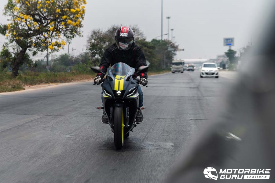 Review New Yamaha R15 Connected  (8)