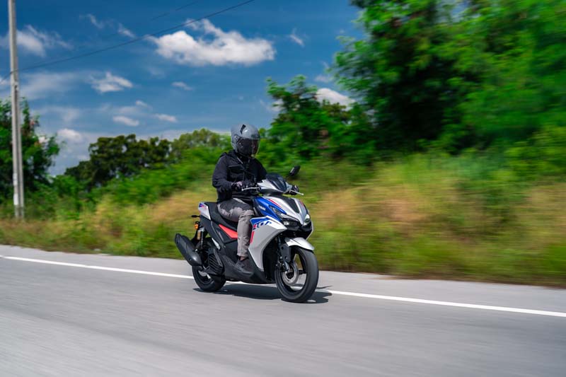 Review Yamaha Aerox 2025 by autospinn (2)
