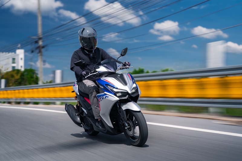 Review Yamaha Aerox 2025 by autospinn (3)