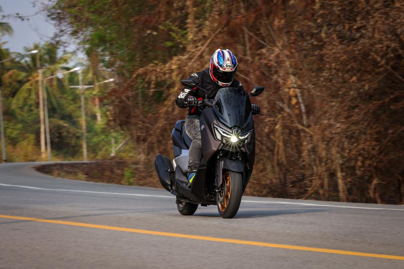 Review Yamaha NMAX TECH MAX 2025 (12)