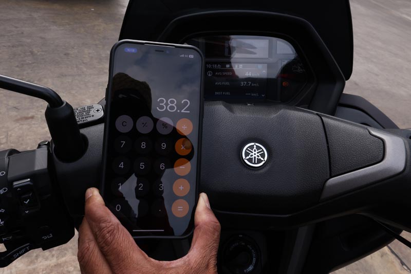 Review Yamaha NMAX TECH MAX 2025 (16)