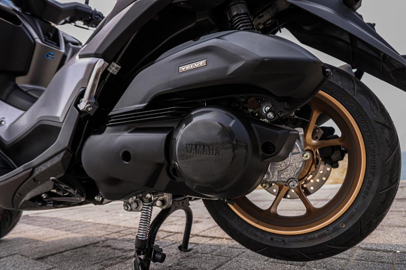 Review Yamaha NMAX TECH MAX 2025 (40)