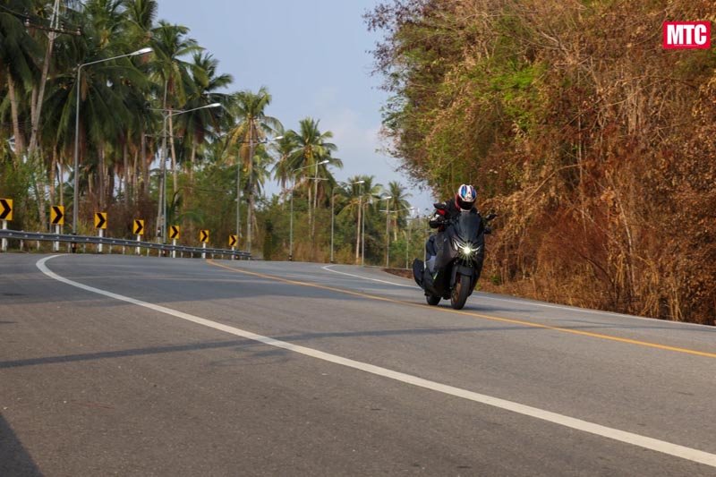 Review Yamaha NMAX TECH MAX 2025 (80)
