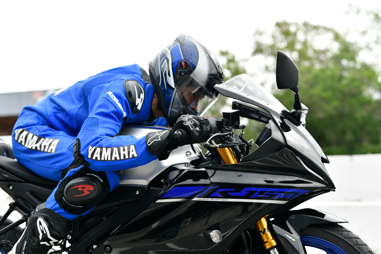 review-yamaha-r15m-2024