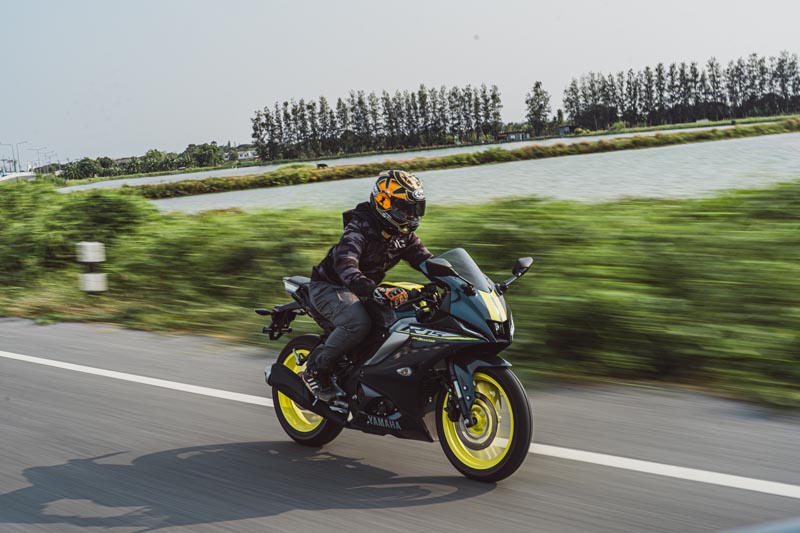 Review_New_Yamaha_R15_Connected2023_by_Autospinn (1)