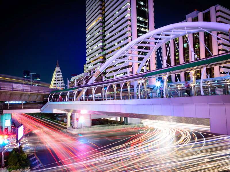 Ride-a-motorbike-and-see-beautiful-lights-around-the-city_3