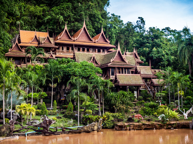 Ride-a-motorcycle-to-visit-5-secondary-cities-in-Uthai-Thani_3