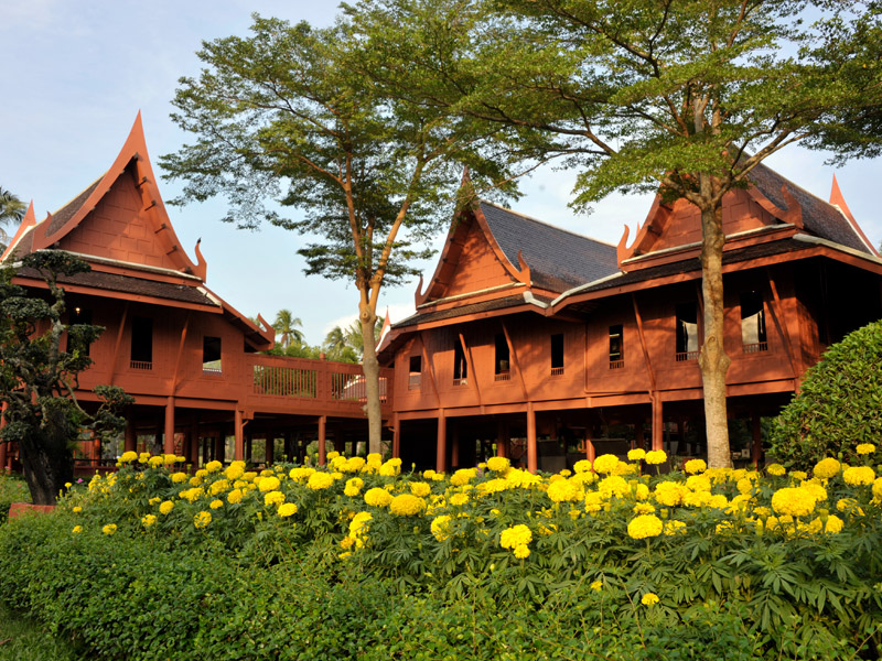 Riding-a-motorcycle-around-Samut-Songkhram_3
