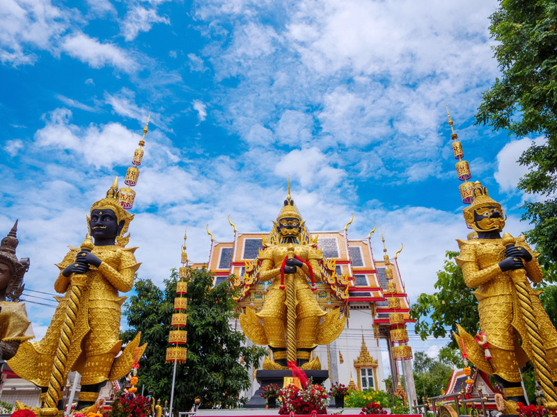 Riding-a-motorcycle-around-Samut-Songkhram_4