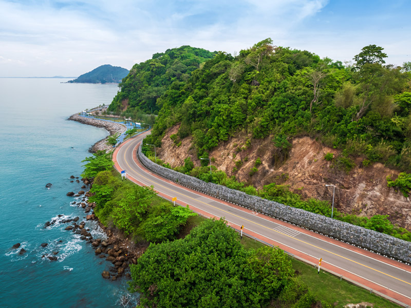 Riding-a-motorcycle-to-travel-around-Chanthaburi_2