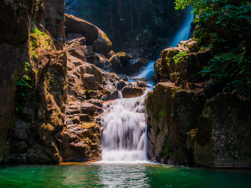 Riding-a-motorcycle-to-travel-around-Chanthaburi_3