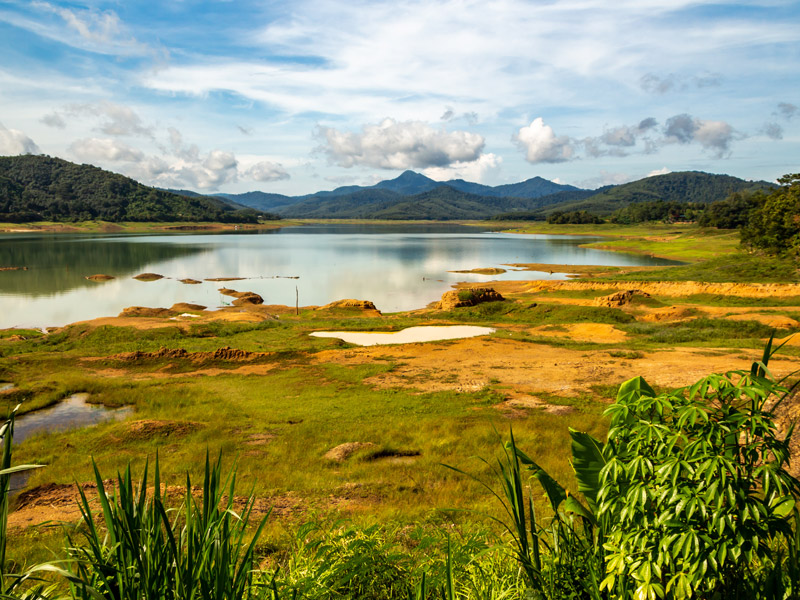 Riding-a-motorcycle-to-travel-around-Ranong_1