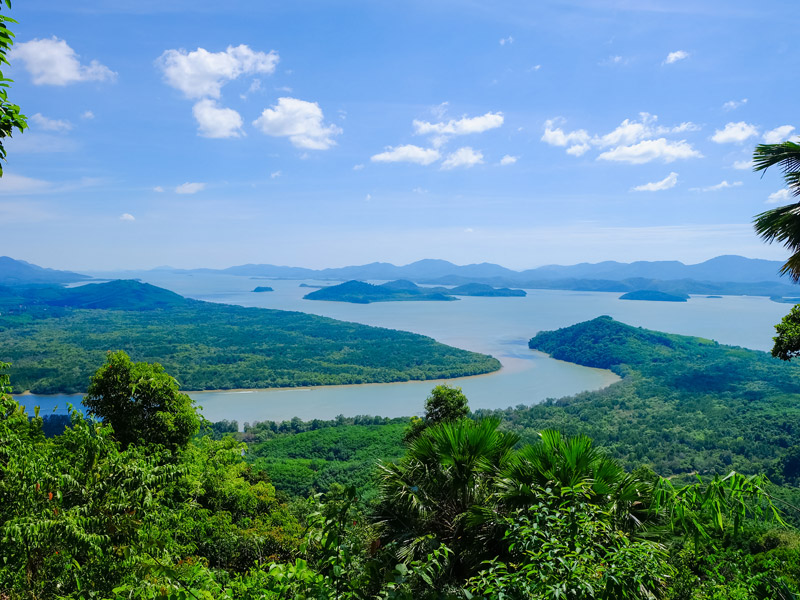 Riding-a-motorcycle-to-travel-around-Ranong_3