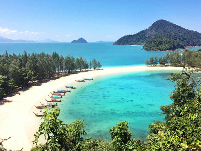 Riding-a-motorcycle-to-travel-around-Ranong_4