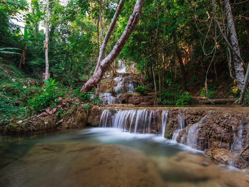 Riding-a-motorcycle-to-travel-around-Ranong_5