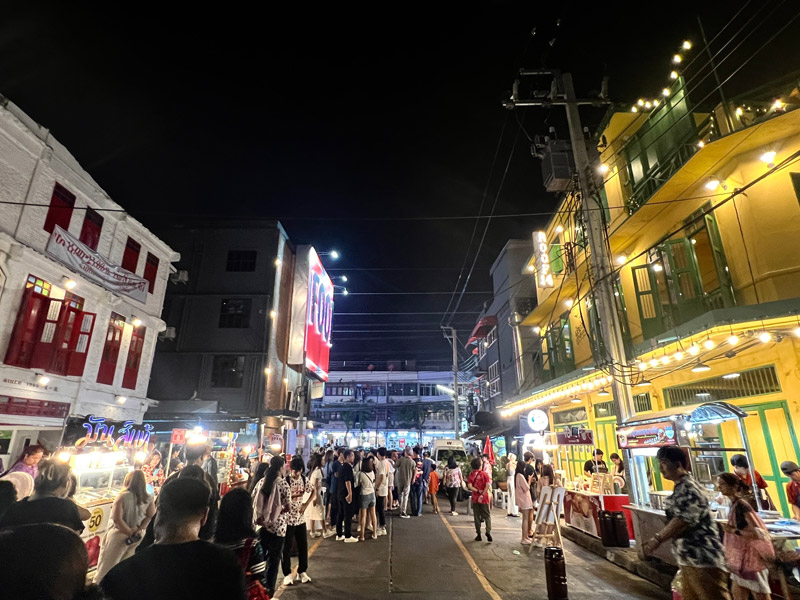 Riding-a-Yamaha-Fazzio-around-Bangkok_1 Riding-a-Yamaha-Fazzio-around-Bangkok_1