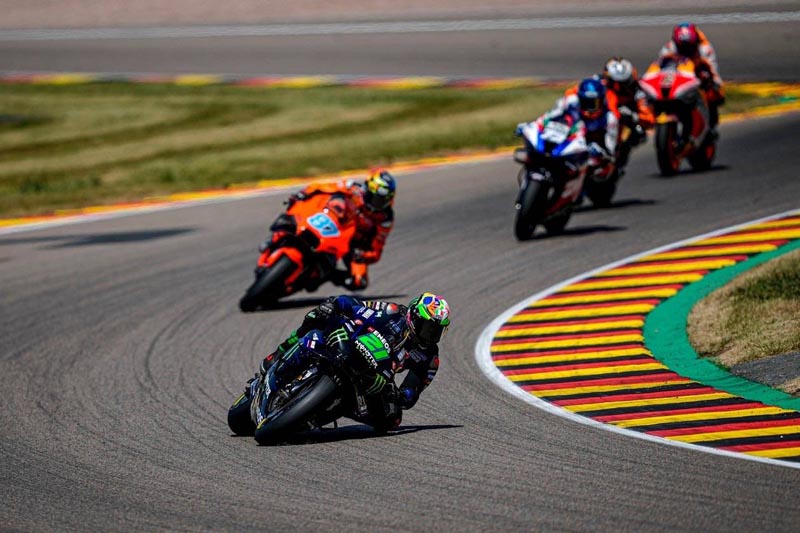 yamaha-motogp-race-10 (12)