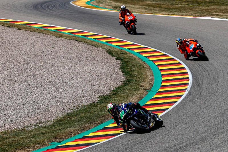 yamaha-motogp-race-10 (4)