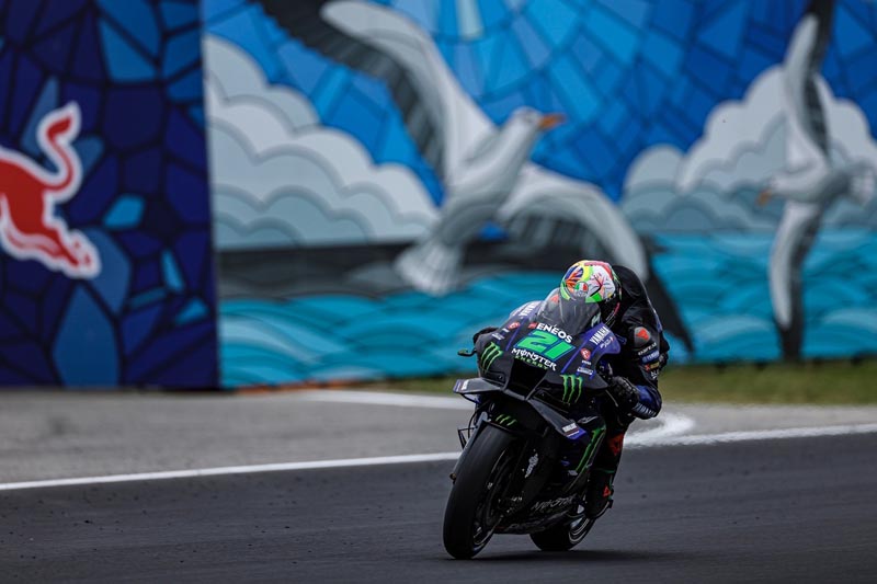 Yamaha_MotoGP_Qualify2_Race14 (3)