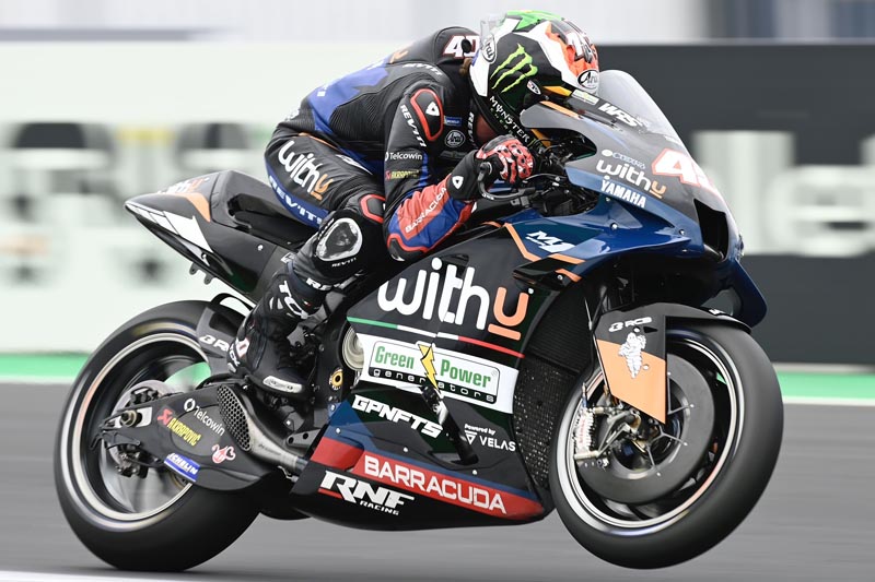 Yamaha_MotoGP_Qualify2_Race14 (9)