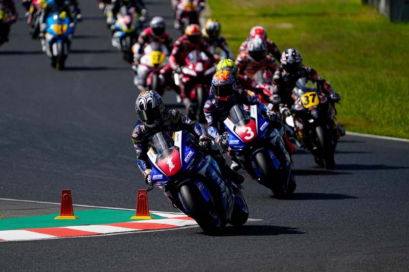 YamahaFactoryRacingTeam_R7 (2)