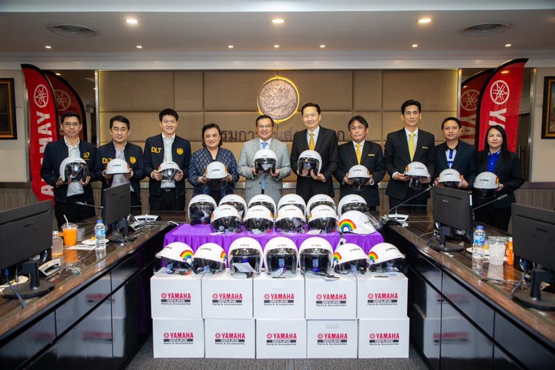 Yamaha provides helmets (9)