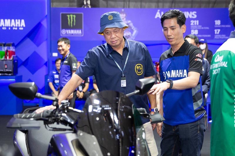 YamahaGP PAVILIAN x MotoGP  (7)