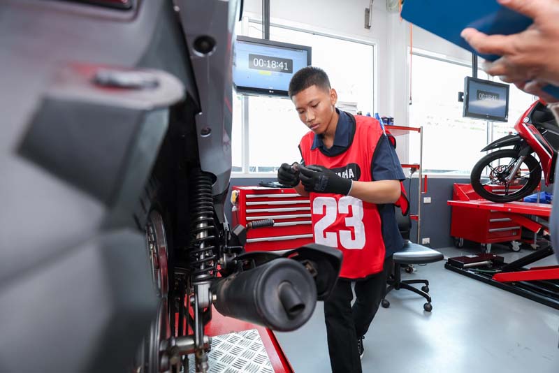 thai-yamaha-motor-motorcycle-mechanic-skill-competition-royal-trophy (12)