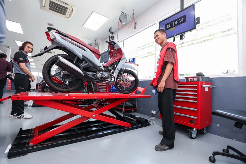 thai-yamaha-motor-motorcycle-mechanic-skill-competition-royal-trophy (8)