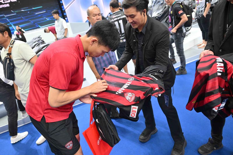 yamaha-booth-motor-show-2026-muangthong-united-players-visit (10)