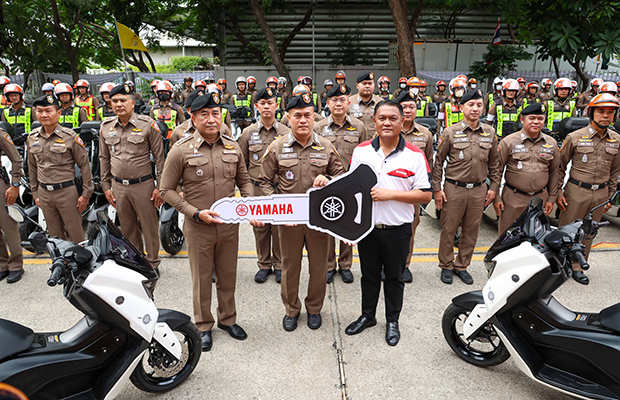 Yamaha-nmax-155-traffic-police-1001-620x400