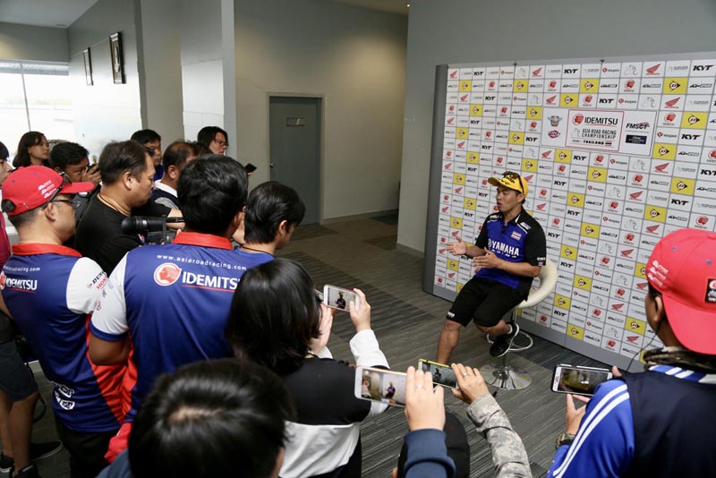 Yamaha Thailand Racing Team  (8)