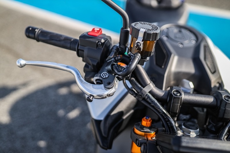 LINE_2222ALBUM_Product-MT-09-SP_2407