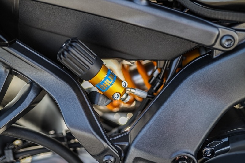 LINE_2222ALBUM_Product-MT-09_240712