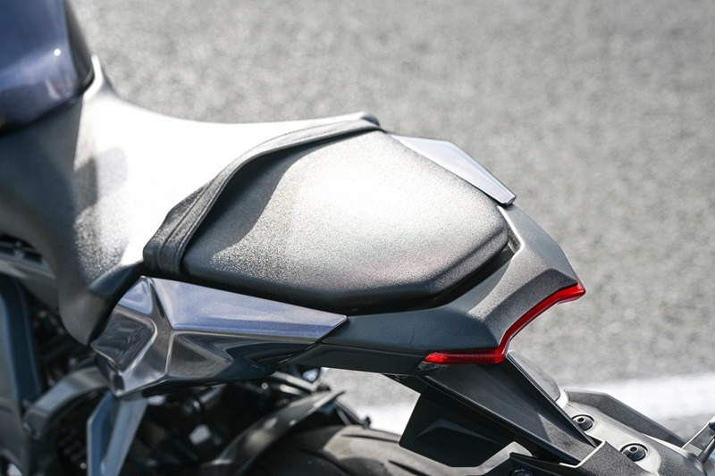 LINE_ALBUM_Product-21MT-09_240712