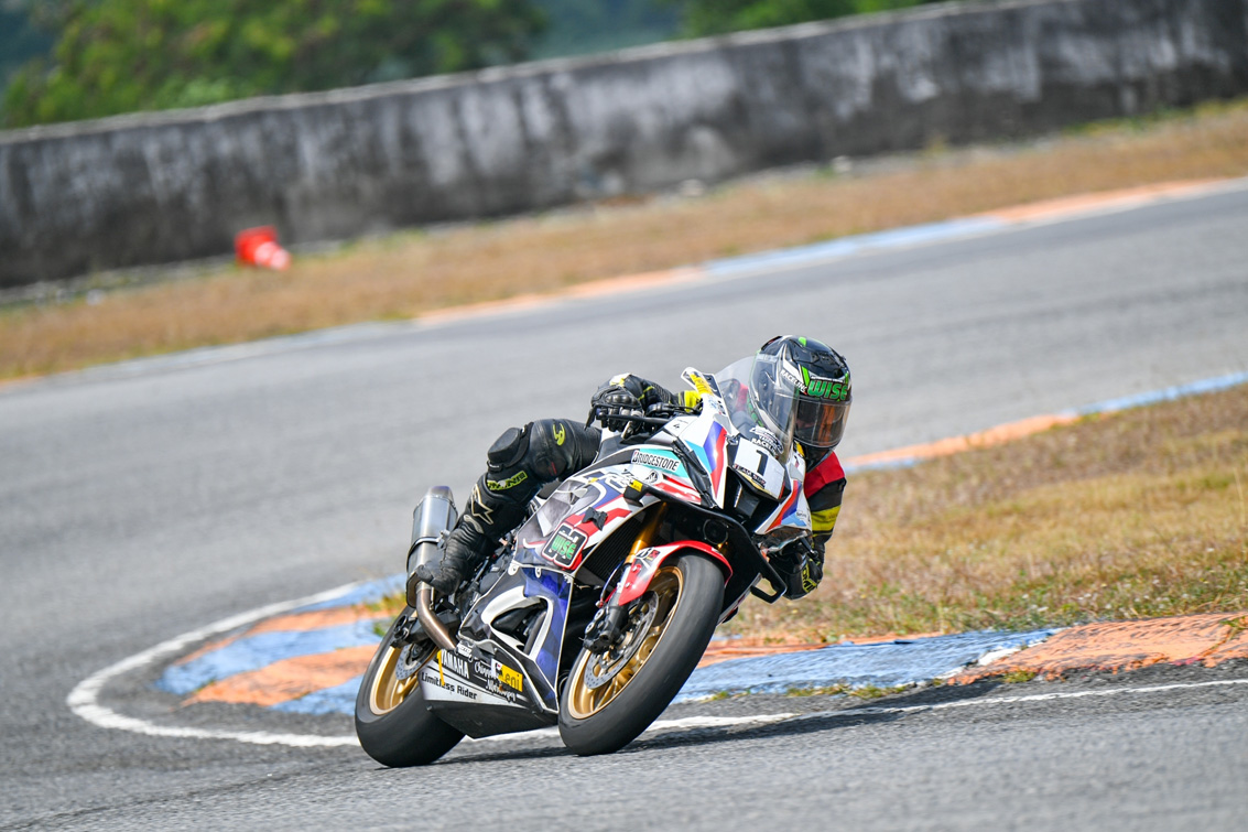 LINE_ALBUM_YRT Red 1_240420_10