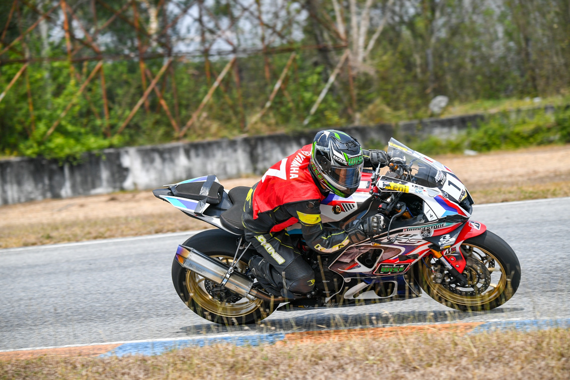 LINE_ALBUM_YRT Red 1_240420_5